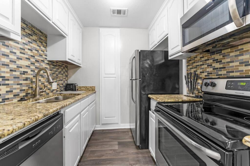 Family Friendly 2Bdrm-Walk To At&T/Cowboys Stadium Арлингтон Экстерьер фото