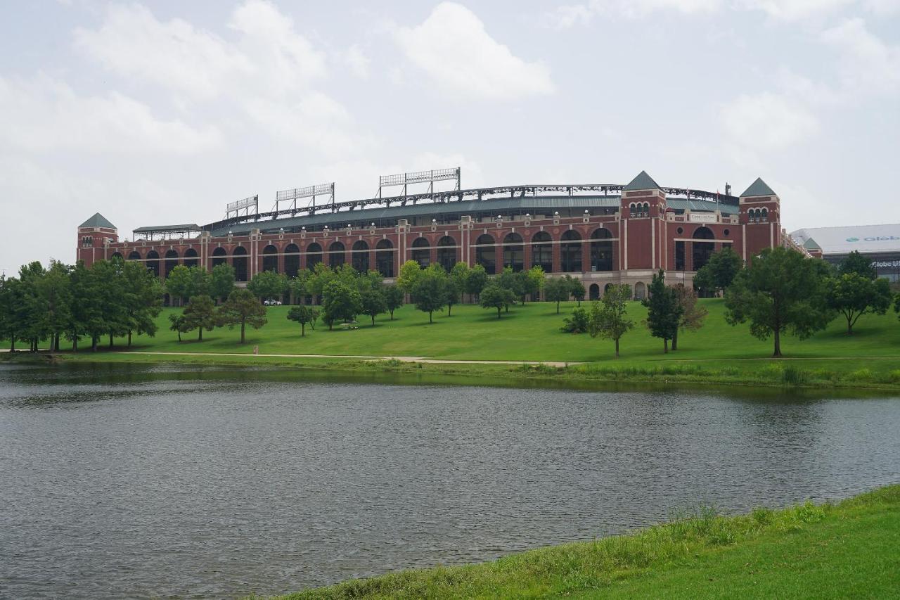 Family Friendly 2Bdrm-Walk To At&T/Cowboys Stadium Арлингтон Экстерьер фото